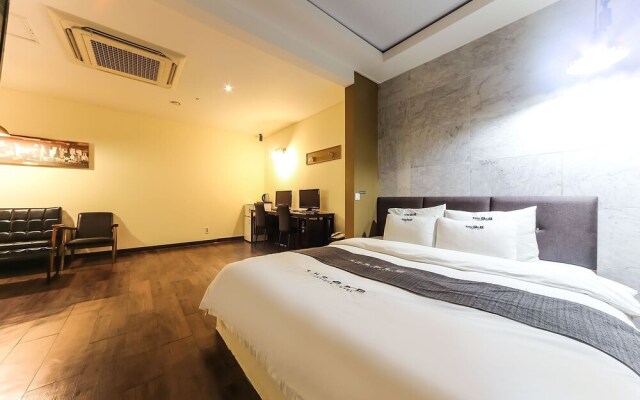 Changwon Buk-myeon The B and B Hotel