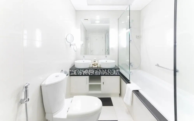 Luxury Urban Retreat w Burj Khalifa Views