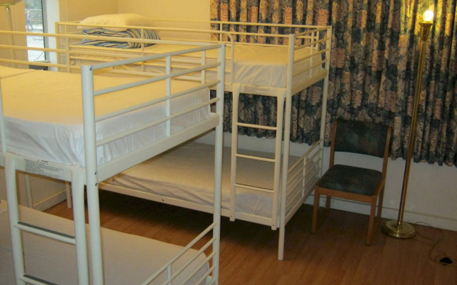 Kelowna Okanagan Lake Hostel