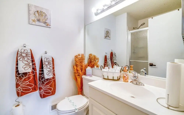 Galloway Townhome w/ Private Deck: Near Casinos!