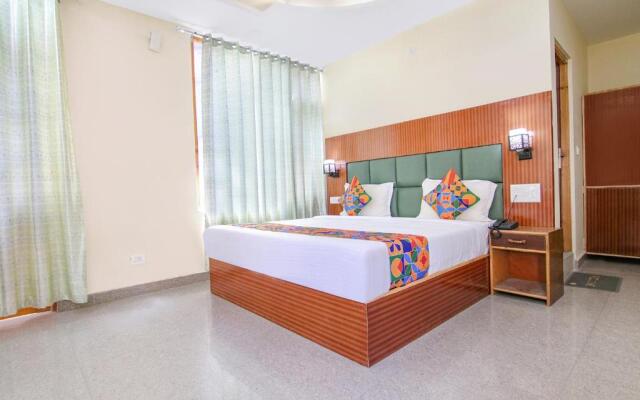 Fabhotel Royal Galaxy