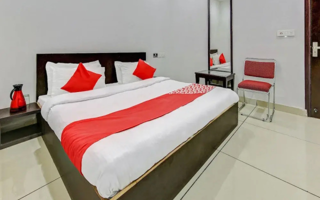 OYO 27999 Hotel Deep