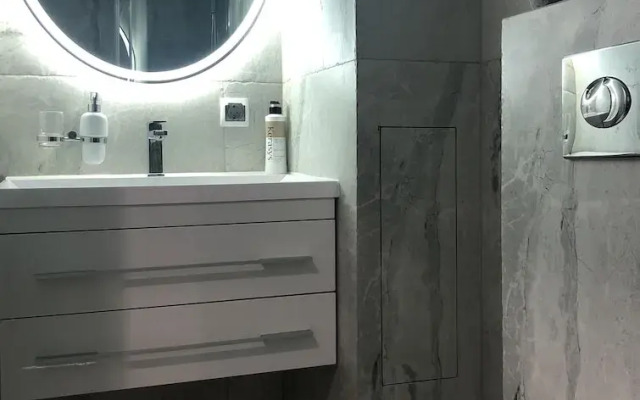 Central Bay Studios. 7min Station, Arbat Street