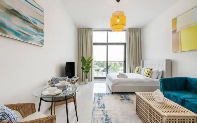 Cozy studio in Damac Hills 1 — ดูไบ