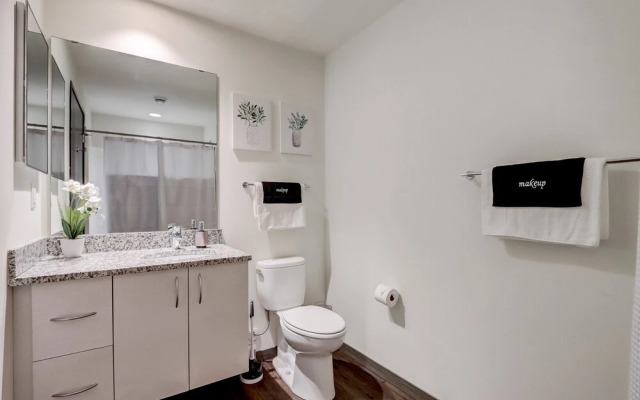 FRONTDESK Urbanite Apts Lower East Side Milwaukee