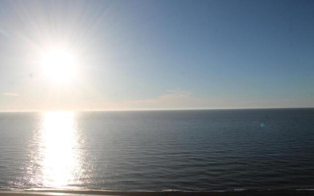 J.R Apartment in the sea