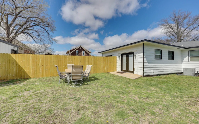 Home: Grassy Yard, Walk to Bentonville Square
