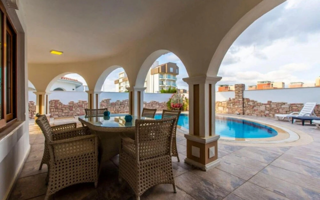 Luxurious Villa With Private Pool in Antalya