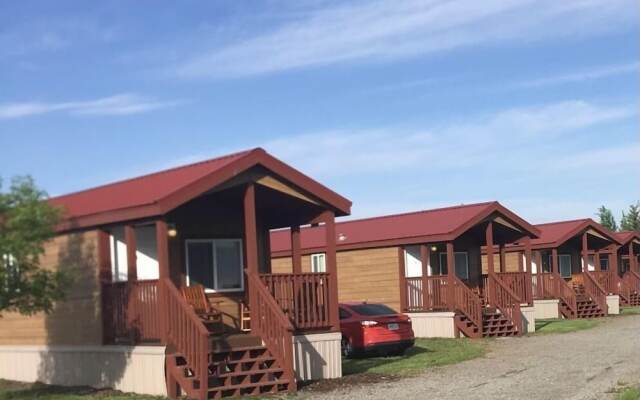 Eagle Peak Lodge & Cabins