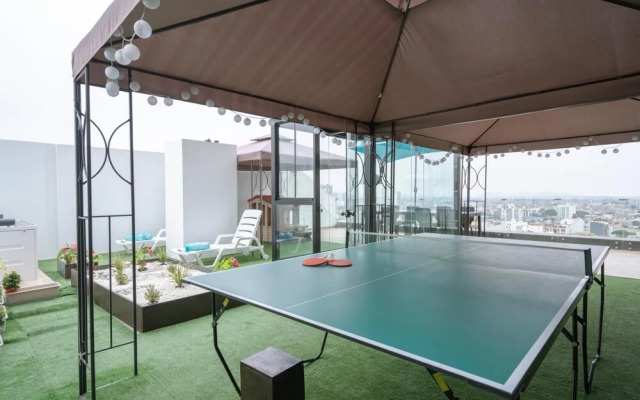 Exclusive Penthouse With Private Rooftop Jacuzzi BBQ Game Room