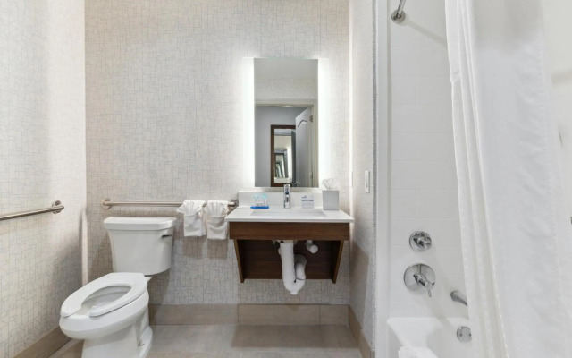 Holiday Inn Express & Suites Mountain View Silicon Valley by IHG