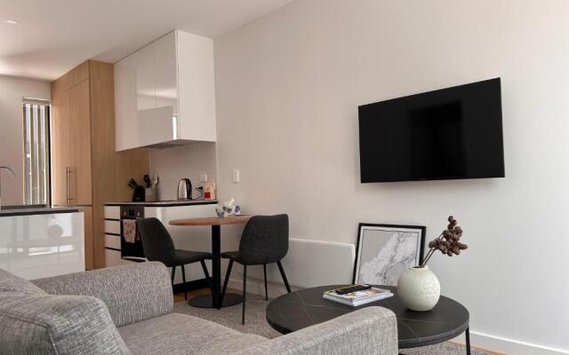 Stylish 2 bedrooms townhouse in Central