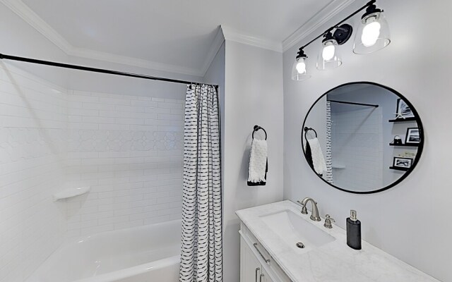 80courts 2 Bedroom Condo