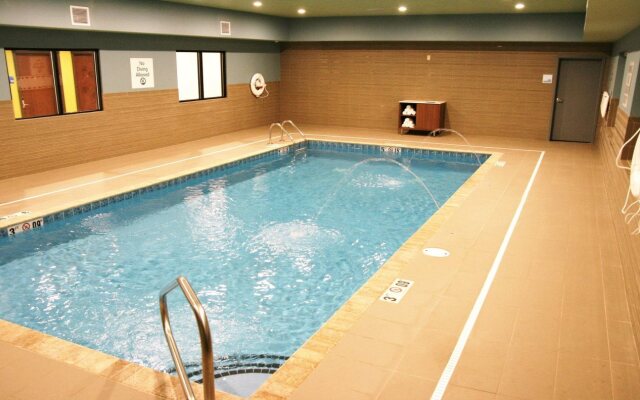 Holiday Inn Express & Suites Clarion by IHG