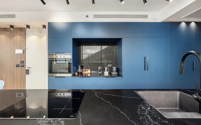 Pool & Jacuzzi Penthouse by Sea N' Rent