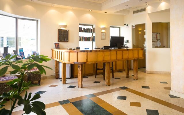 Beach Hotel by Zvieli hotels