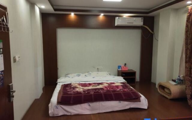 Zhaotong Mili Apartment