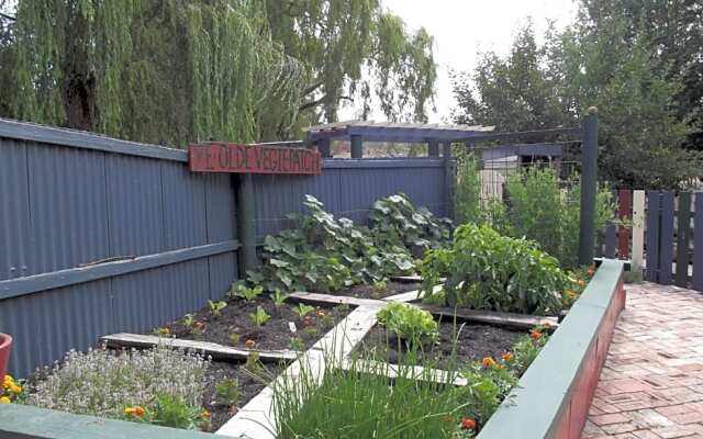 Blue Wren Riverside Cottage