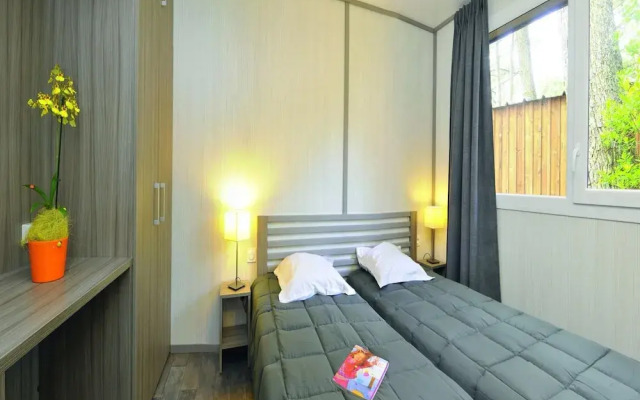 Apartment by Opal Coast Beach With Pool Access