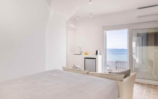 Seafront Brand New Studio in Little Venice of Paros