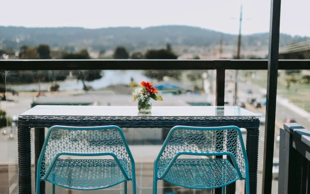 The Inn at Del Monte Beach