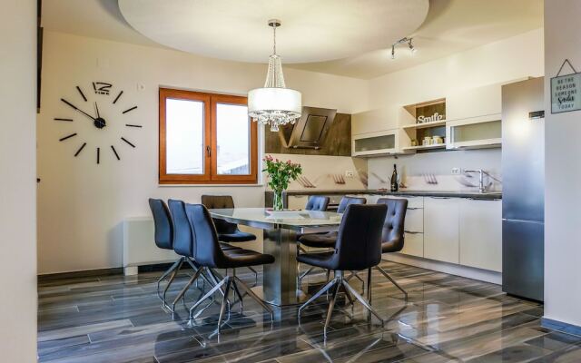 Luxurious Villa with Private Swimming Pool, Hot Tub, Sauna, Lovely Taverne
