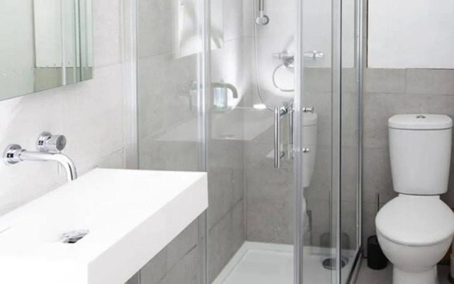 Seascape Retreat with Parking