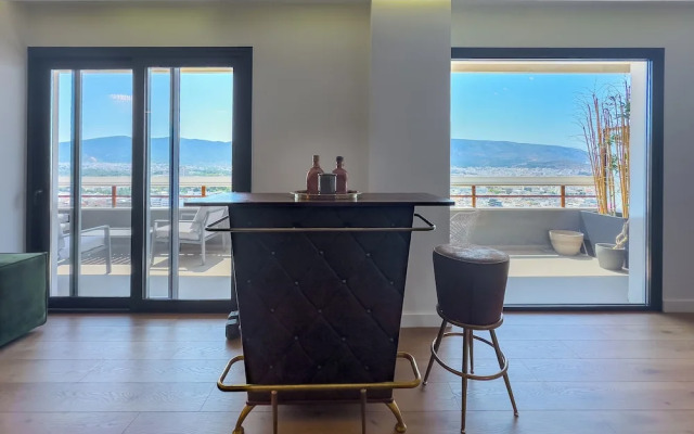 Phaedrus Living Apollo Skyview Penthouse