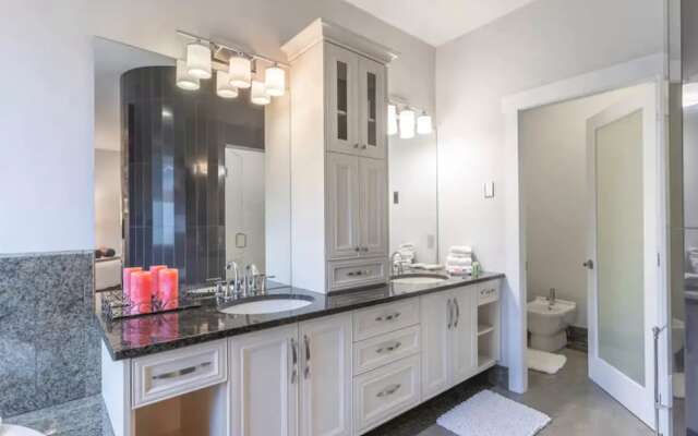 Chef's House Okanagan by Elevate Rooms