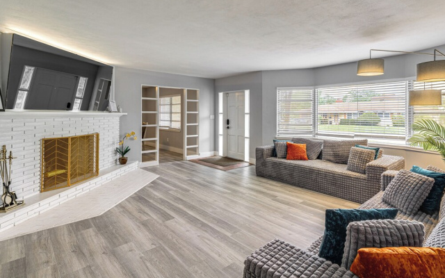 Legoland & Lakes Pool Home Pet Friendly