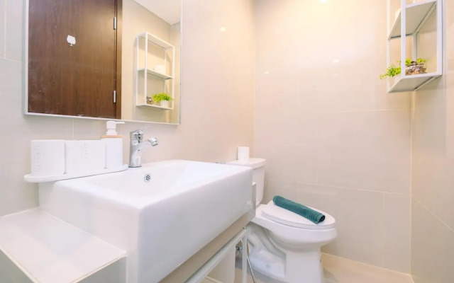 Modern Look And Comfy 2Br At Vasaka Solterra Apartment