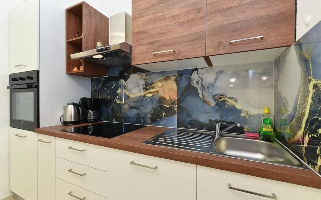 Stylish Family Retreat With Shared Pool