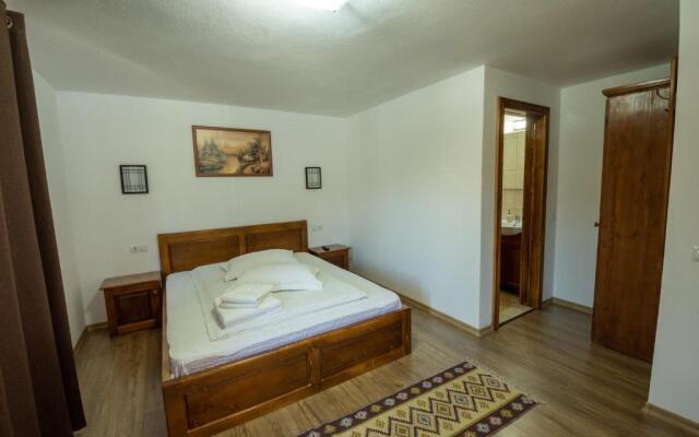 Denisa's Lodge
