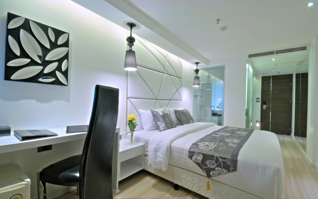 Отель Sukhumvit Suites