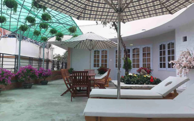 Lavie en Rose Coffee & Spa Hotel