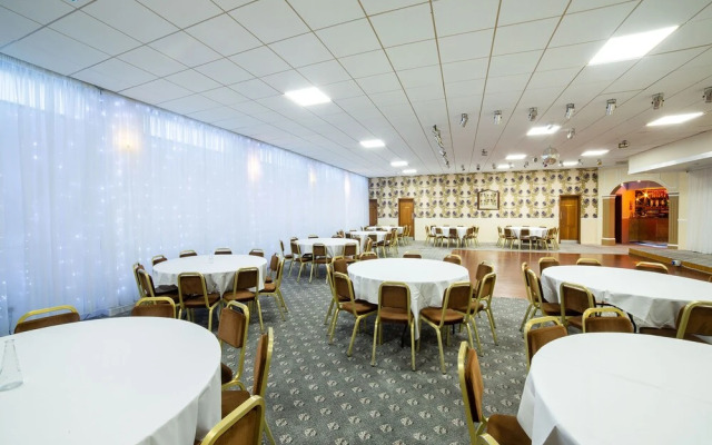 Oyo Douglas Hotel