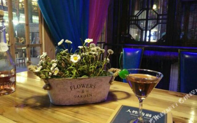 Ya'an Yijia Coffee Inn