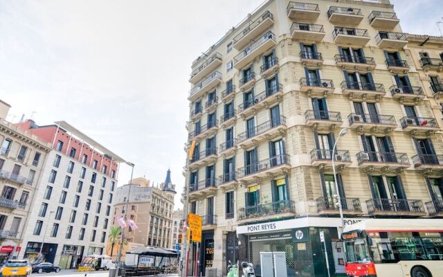 Luxurious Apartment For 9 People Recently Renovated In The Center Of Barcelona