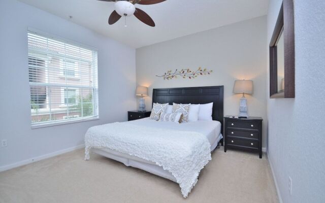 Palmavera Deluxe 3 Bedroom Condo by Redawning