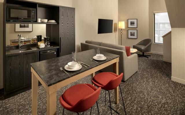 Peaks Hotel and Suites