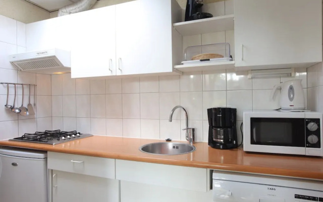 Well-kept Bungalow With Fireplace Near Valkenburg