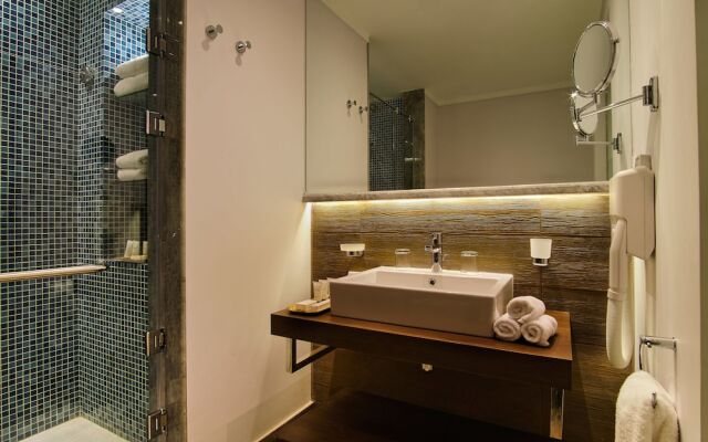 El Ein Bay Movenpick Hotel