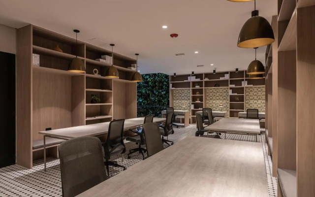 Nakúa Stay + Work
