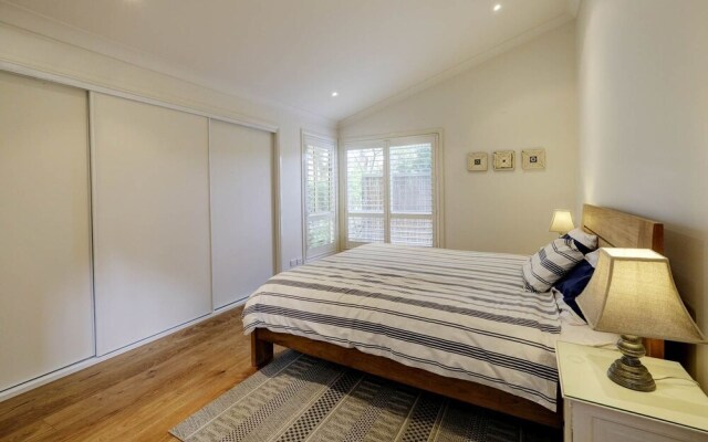 DREAMERS (4 Night Min)