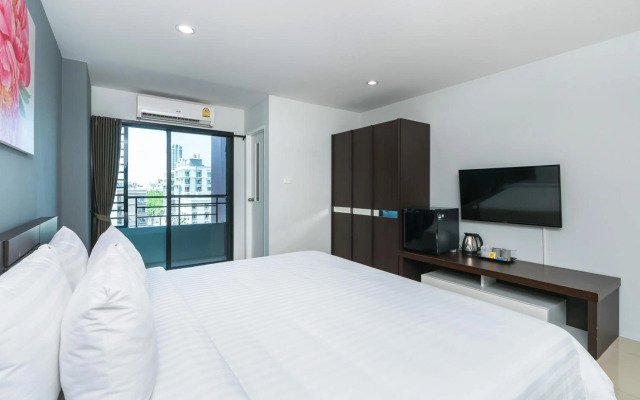 De Botan Srinakarin Hotel & Residence