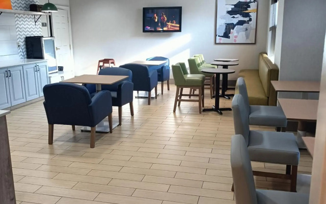 Comfort Inn & Suites Virginia Beach - Norfolk Airport
