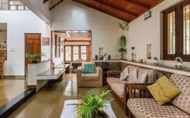 Kerala Style Villa by Stayjade | AC | 4bhk | fishpond