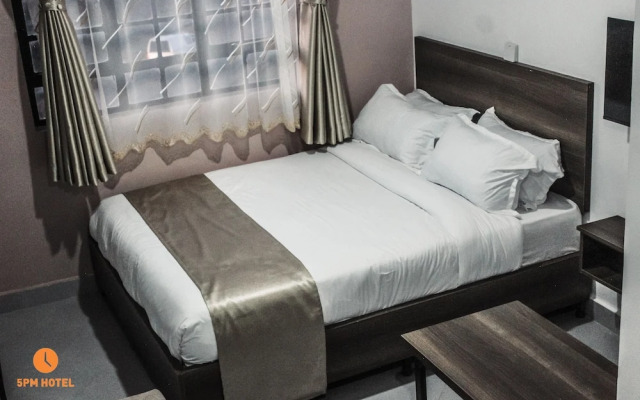 5 PM Hotel