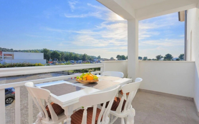 Lias 2 - With Restaurant - A8