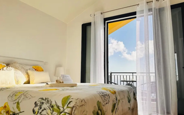 Panoramic sea and Mountain View 2 Bedroom House